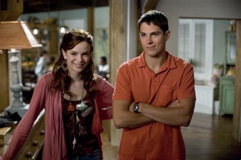 Sean Faris And Danielle Panabaker