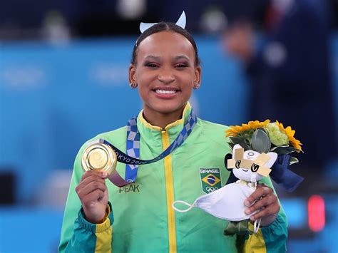 Rebeca Andrade conquista ouro para o Brasil na ginástica artística O