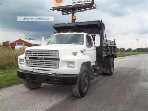 1989 Ford F800