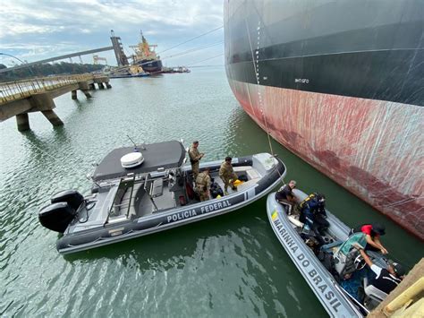 Polícia Federal apreende cocaína escondida em casco de navio no porto