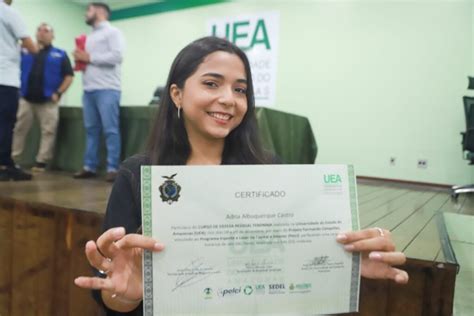 Informe Manaus Governo Do Amazonas Entrega Certificados às Alunas Do