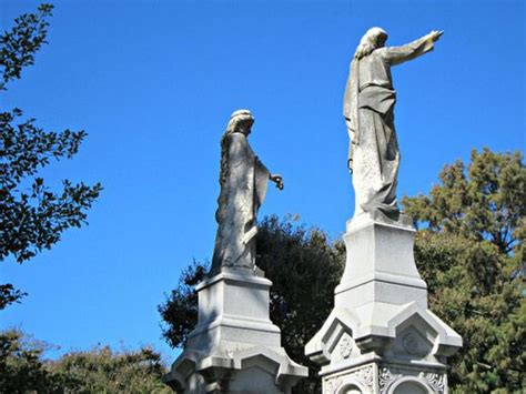 Elmwood Cemetery Mass graves and Victorian monuments mark the history ...