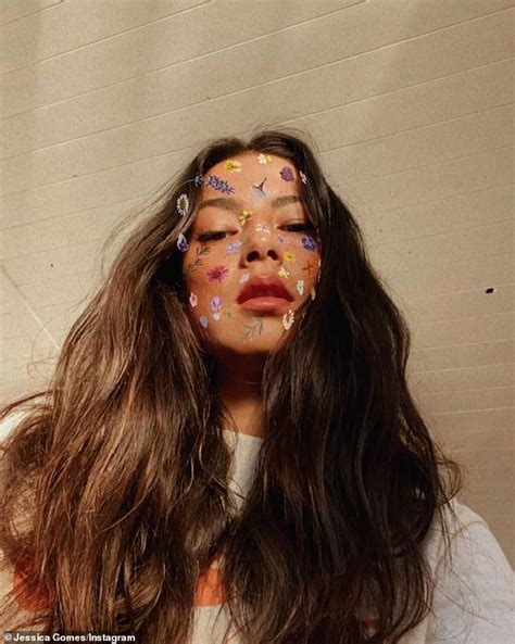 Jessica Gomes Poses Completely Naked After A Steamy Sauna Session Daily Mail Online