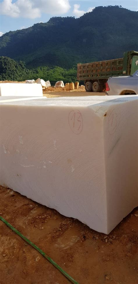 New Version 2023 White Marble Block With Quarries In Areas With The