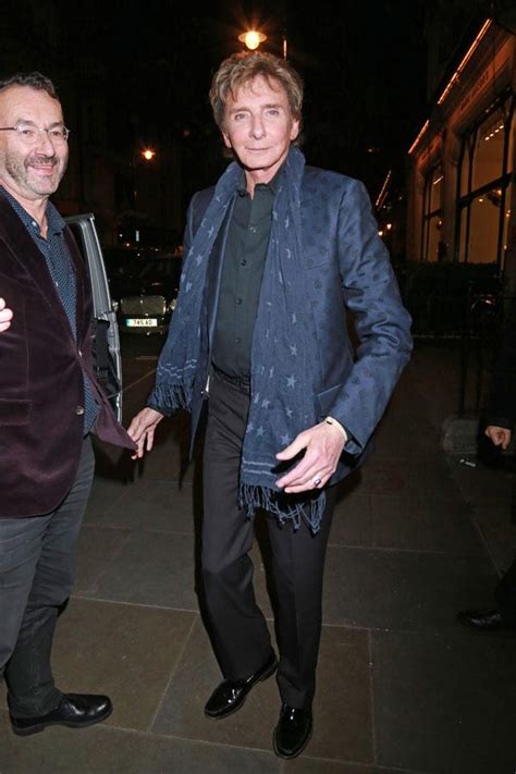 Ring Of Truth! 10 Photos Of Barry Manilow Sporting Wedding Band After ...