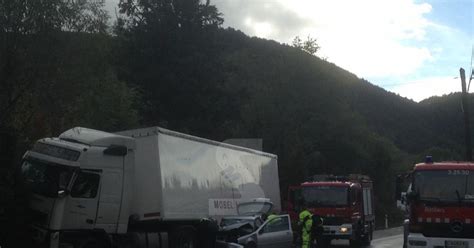 Dos ferides en un accident entre un cotxe i un camió al Pont de Suert