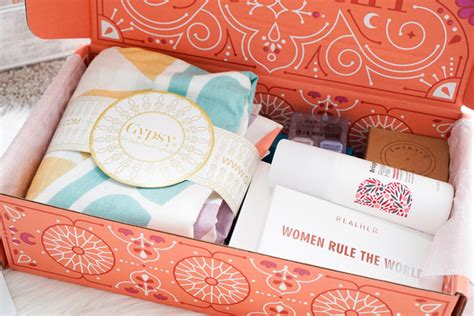 Fabfitfun Spring Unboxing Review Strawberry Chic