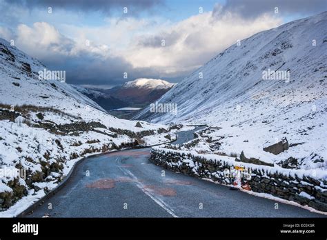 Lake district, Cumbria, UK. 12th December, 2014. A snowy winter scene ...