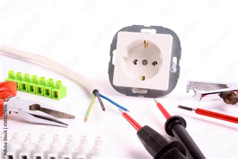 werkzeug fuer elektriker stock foto adobe stock