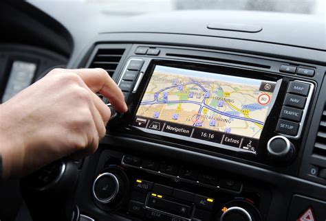 App Oder Festeinbau Welches Navi Autofahrer Am Besten Leitet