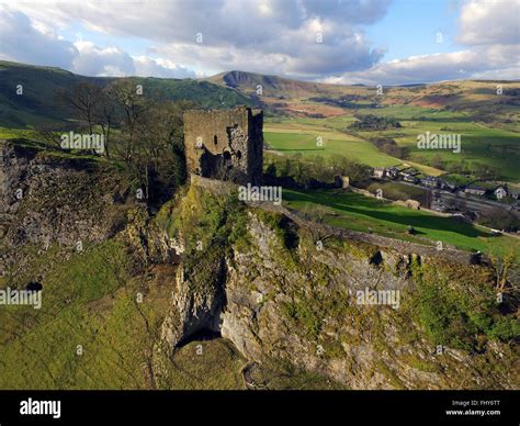 Castleton Peveril Castle Peak District Derbyshire Stock Photo - Alamy