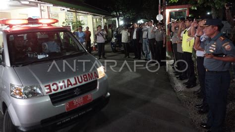 Jenazah Pilot Korban Kecelakaan Pesawat Latih Antara Foto