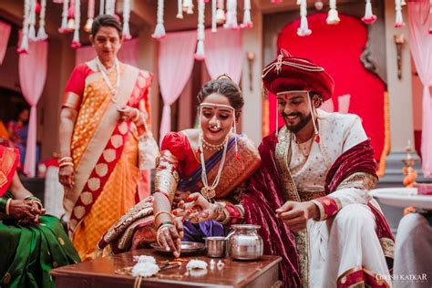 Royally Elegant Maharashtrian Wedding With Stunning Couple Outfits