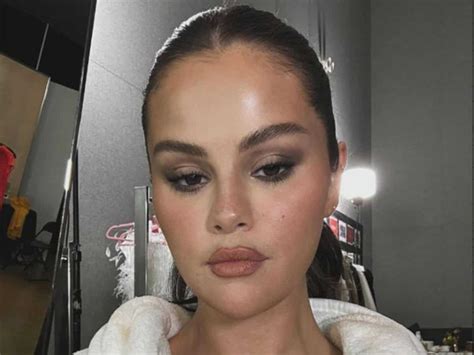 Leave Me Alone Selena Gomez Shuts Down Plastic Surgery Rumours