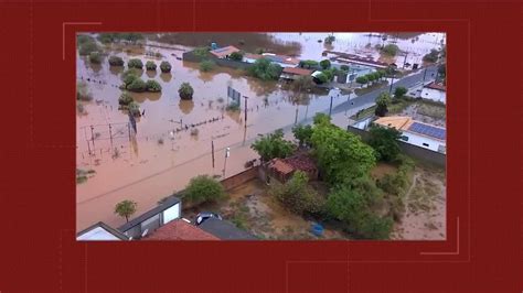 Vídeo Ruas de Picos no Piauí ficam alagadas após fortes chuvas