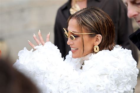 Jennifer Lopez Taglia I Capelli Corti Per L Haute Couture Di Parigi E