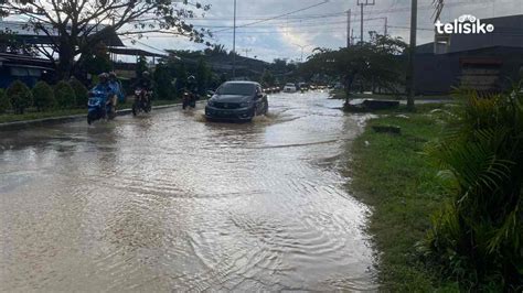 Intensitas Hujan Tinggi Air Meluap Ke Jalan Telisik Id