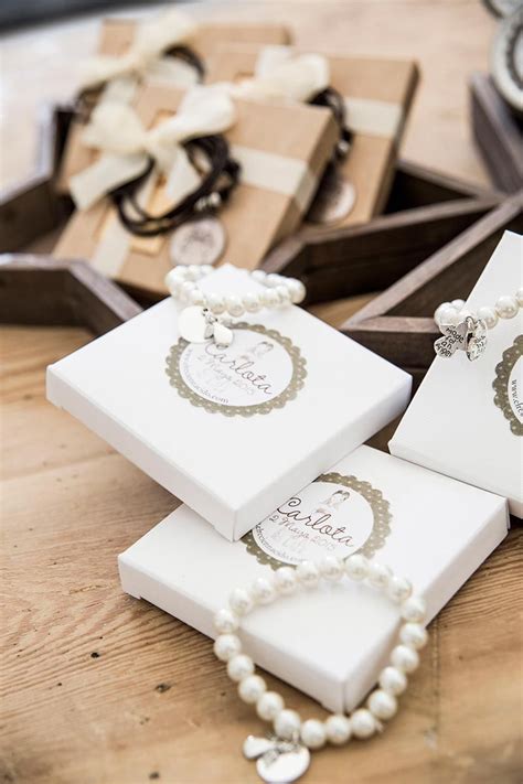 Detalles Comunión para invitados pulseras de perlas personalizadas