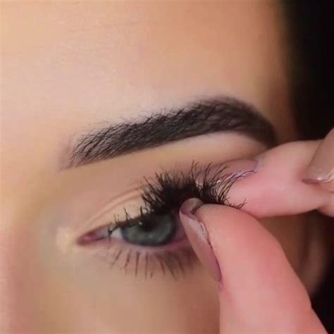 How To Apply Magnetic Eyelashes Step By Step Guide