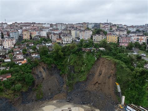 Gaziosmanpaşa da toprak kayması 30 ev tahliye edildi