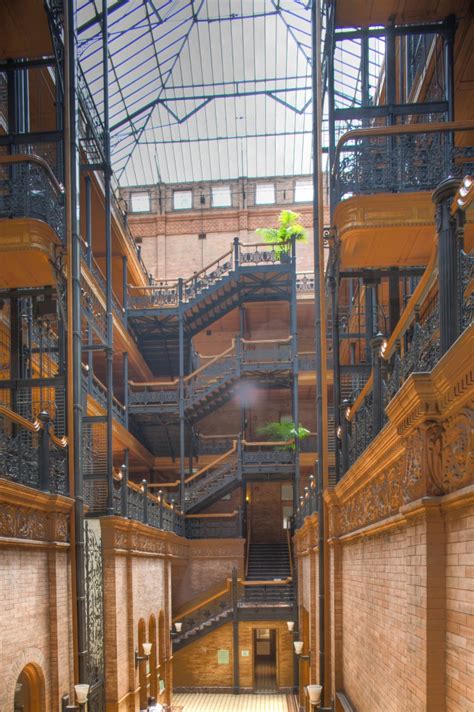 Bradbury Building Interior - LA Conservancy Photo Tour on eecue.com : Dave Bullock / eecue