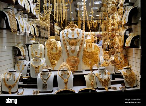 Gold Necklace Dubai Hi Res Stock Photography And Images Alamy