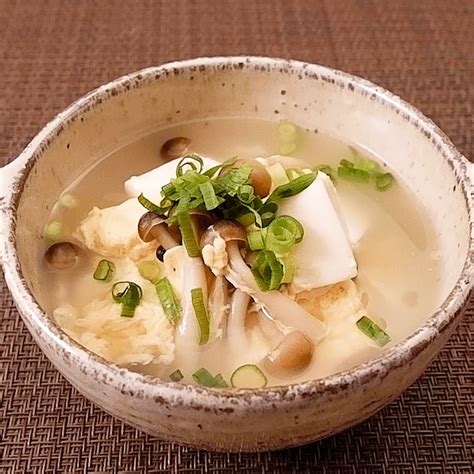 具だくさん 豆腐としめじのかきたまスープ 作り方・レシピ クラシル