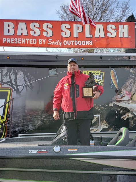 Dan Beddingfields 1100 Lb Bass Wins Lake Guntersville Al Sealy