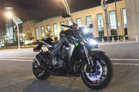 Kawasaki Z1000 And Ninja 1000 Launched In India At Lakh 44 Off