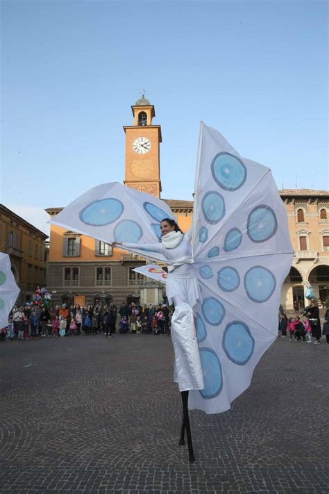 Coriandoli E Sorrisi Per Il Marted Grasso In Centro A Reggio Emilia