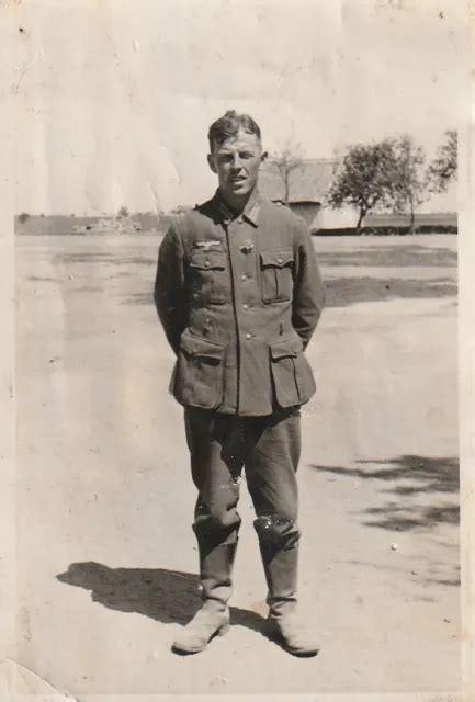 Photo Soldat Allemand Ww Officier Pose Sur Un Terrain Eur