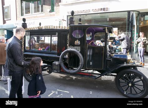 London Uk Rd Nov Large Crowds Attend The Annual Regent Street