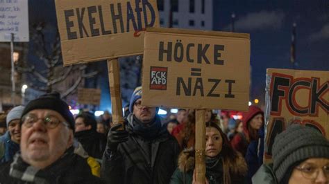 Nach Enth Llungen Zu Geheimtreffen Tausende Protestieren In Mainz