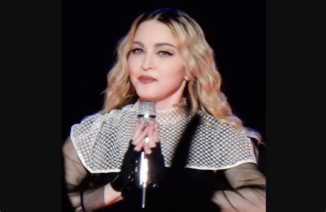 Madonna é hospitalizada infecção bacteriana grave e turnê é adiada