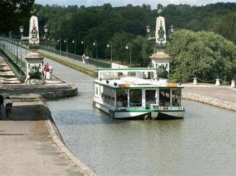 Les Bateaux touristiques Croisière promenade BRIARE Tourisme Loiret