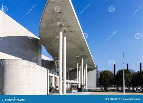 Fachada Del Bundeskunsthalle Un Museo De Arte Moderno En Alemania De