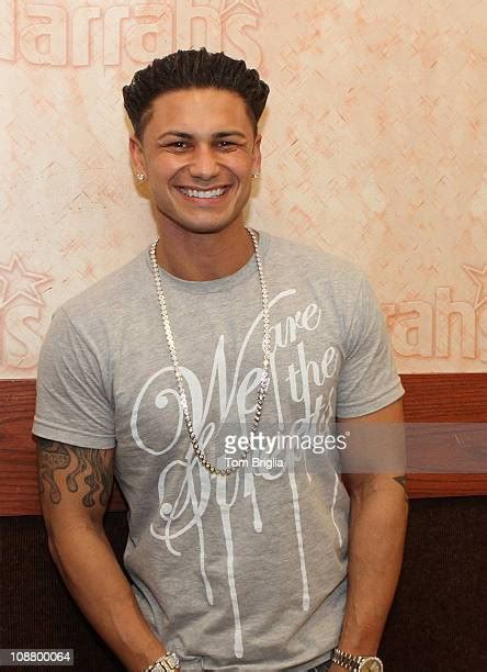 Pauly D Visits Harrahs The Pool After Dark January 16 2011 Photos And