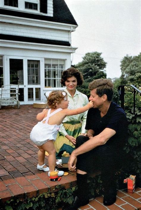 Lovely Pics Of Jacqueline Kennedy And John F Kennedy With Their Daughter Caroline At Hyannis