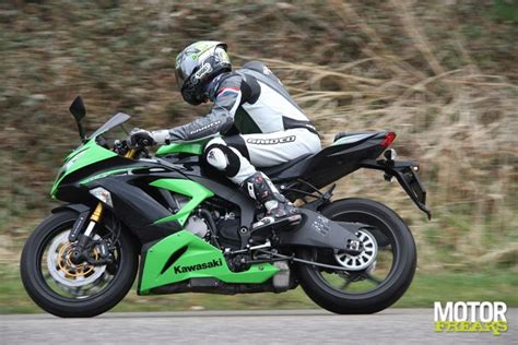 Motorfreaks Test Jaar Kawasaki Ninja Zx R Op En Neer