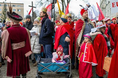 Czy w Trzech Króli są otwarte sklepy Sprawdzamy gdzie można zrobić