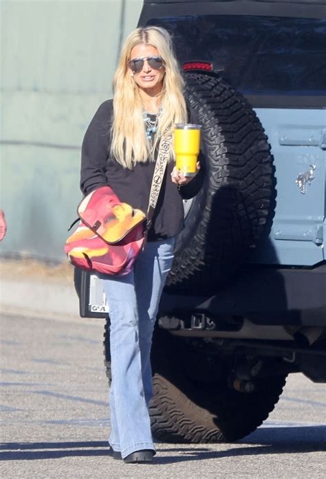 Jessica Simpson Out For Grocery Shopping In Los Angeles 08192023