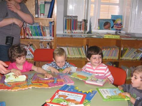 Los Alumnos De La Escuela Municipal Infantil Carmen Bar Dentro Del