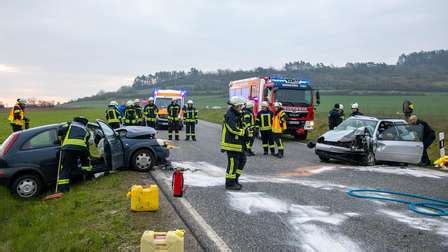 Fulda Schwerer Unfall bei Müs Zwei Verletzte bei Frontalcrash