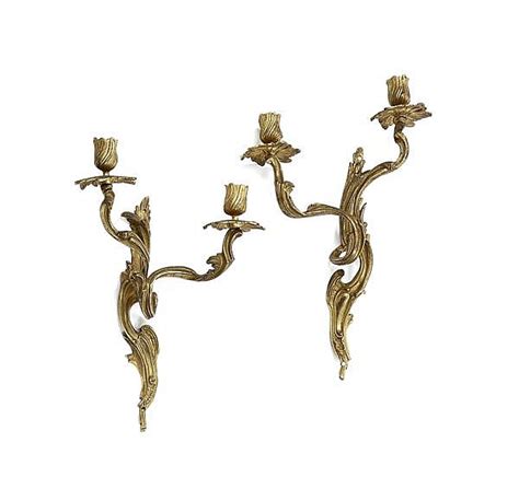 Lot SUITE DE QUATRE APPLIQUES en bronze doré à deux bras de lumière