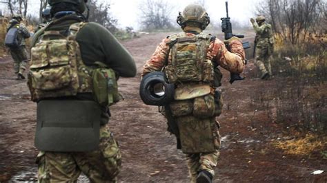 Video Soll Kriegsverbrechen Ukrainischer Soldaten An Gefangenen Zeigen