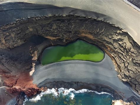 Charco De Los Clicos Vista A Rea El Golfo Lanzarote Foto Premium