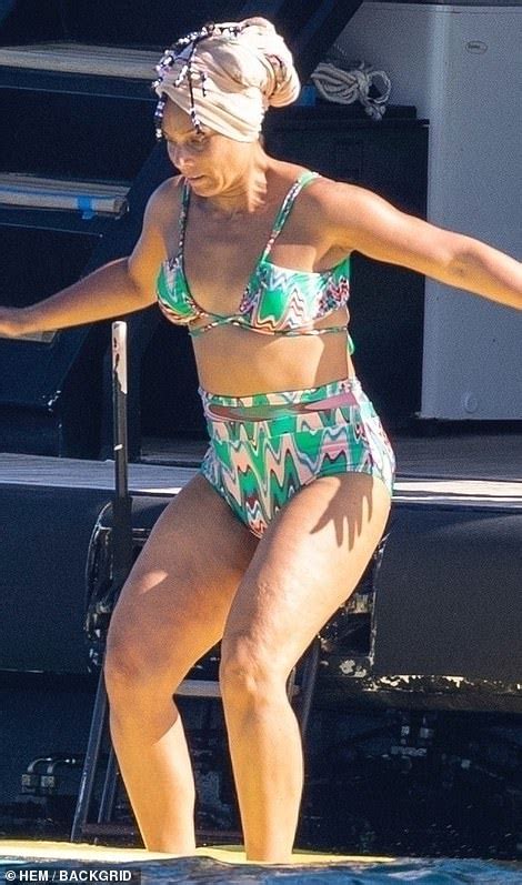 Alicia Keys Excl She Shows Off Her Amazing Abs In Bikini In Cabo San