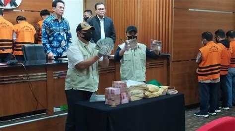 Mainkan Empat Proyek Jalur Kereta Api 10 Tersangka Raup Rp14 5 Miliar