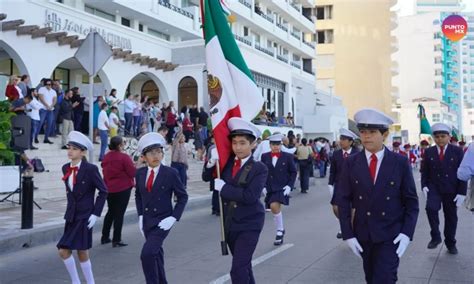 A Paso Redoblado Desfilan En Honor A La Bandera De M Xico Punto Mx