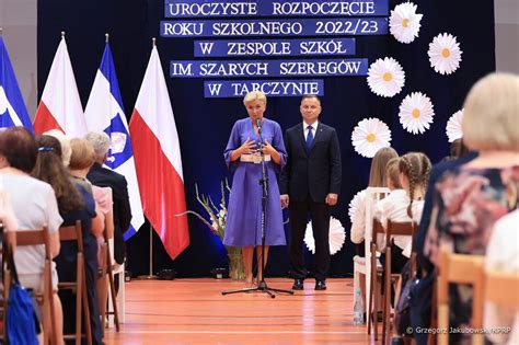 Agata Duda O Zarobkach Nauczycieli Powinny Rosn Wraz Ze Wzrostem